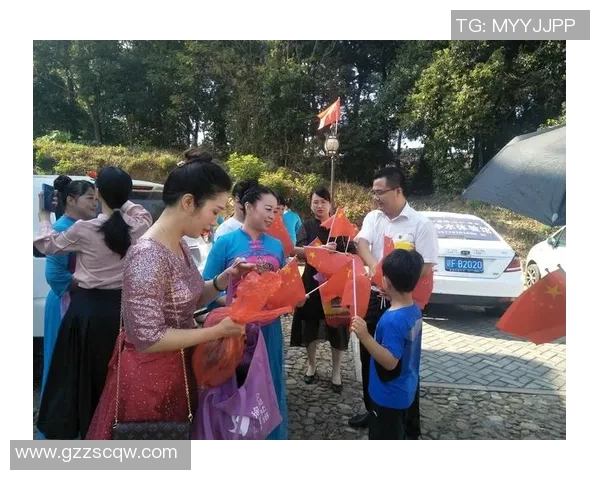 淄博老乡现场助阵杨瀚森高举国旗与名字牌子展现支持热情 淄博老乡现场助阵杨瀚森高举国旗与名字牌子展现支持热情